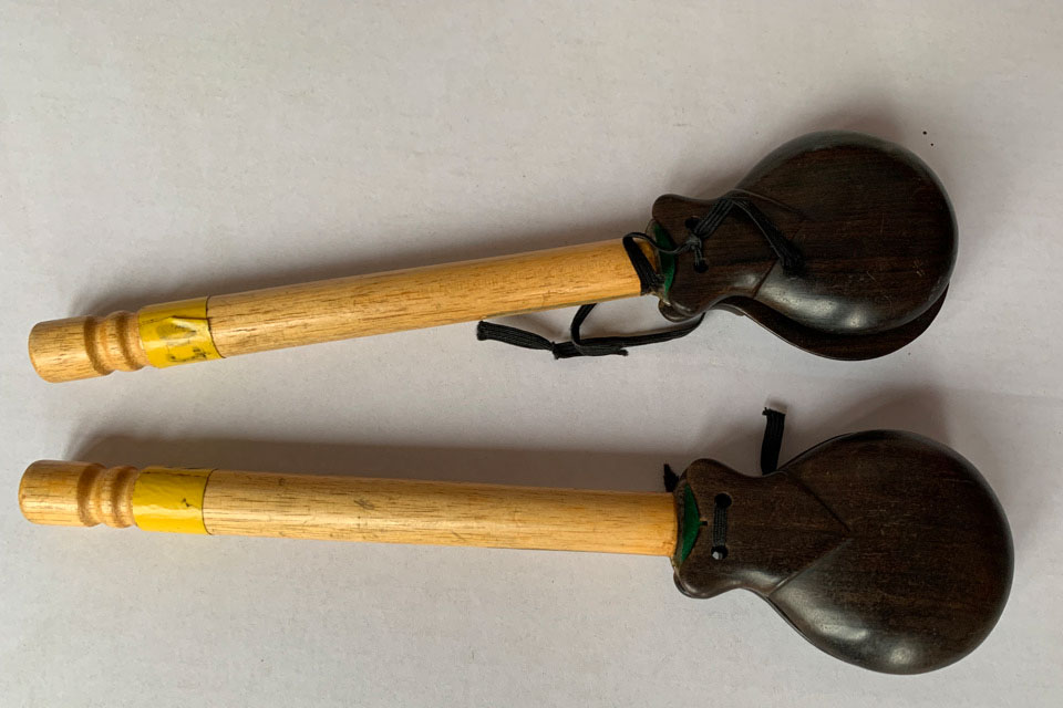 Handle Castanets
